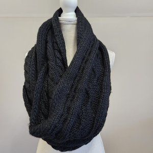 MICHAEL KORS INFINITY SCARF NWT BLACK